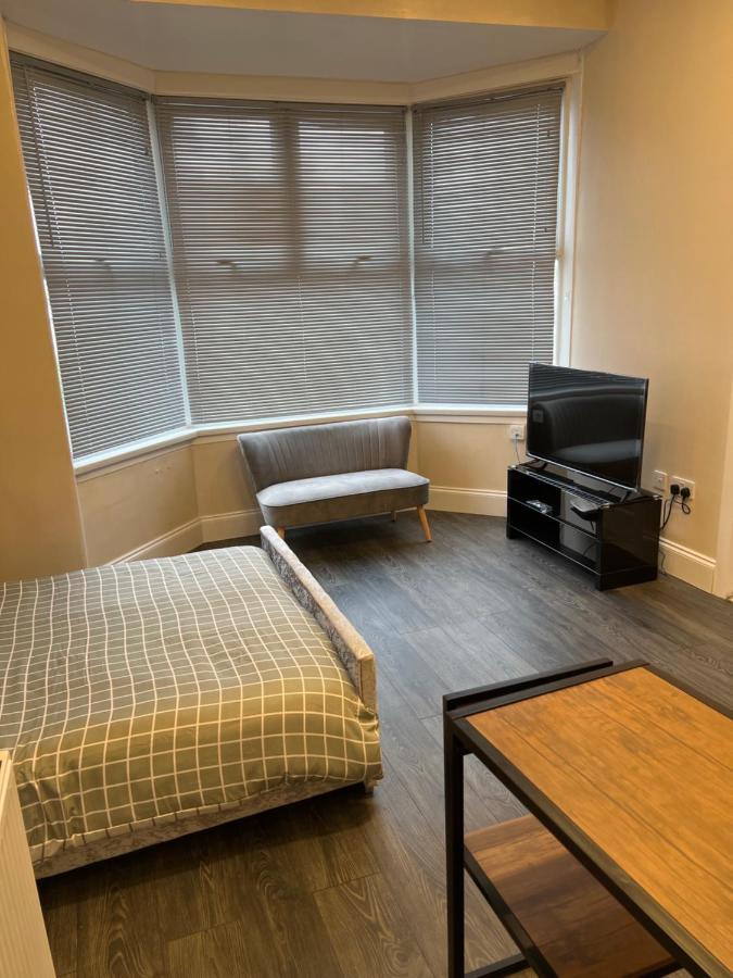 Lovely 1-bedroom In Apartment *